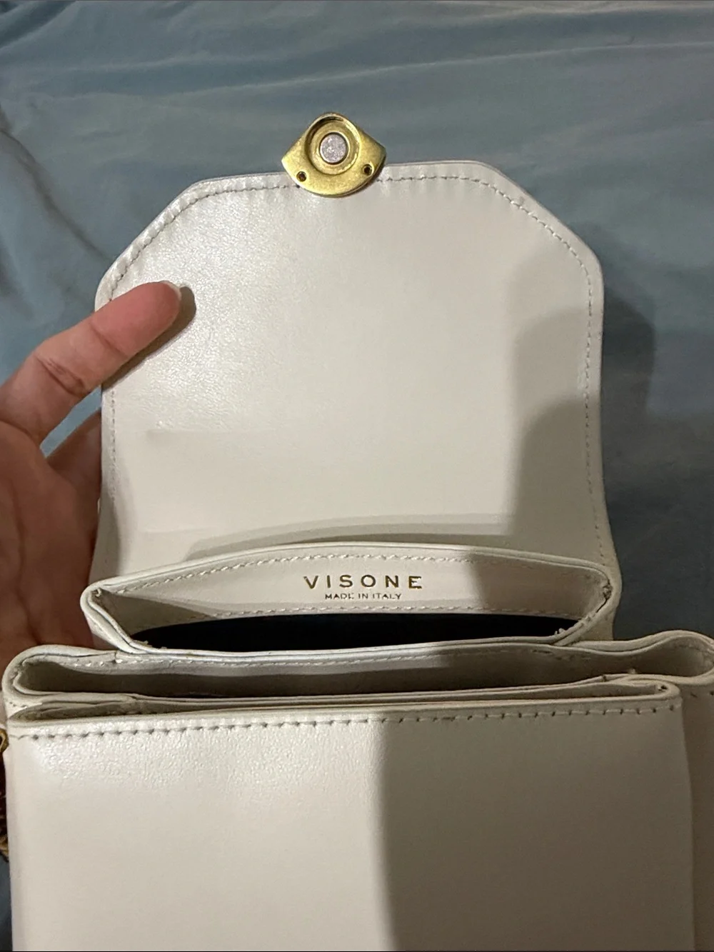 Elegant Cream Crossbody with Gold Chain and Textured Flap